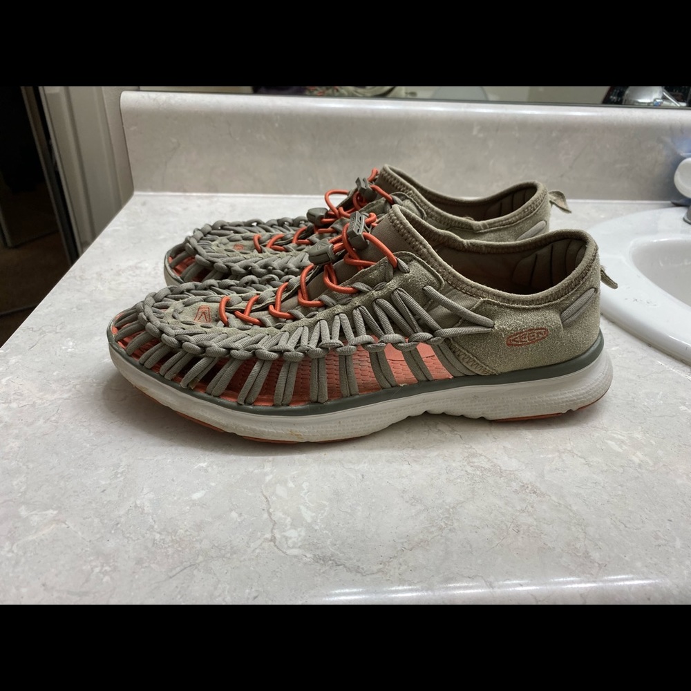 KEEN sandals size 9
